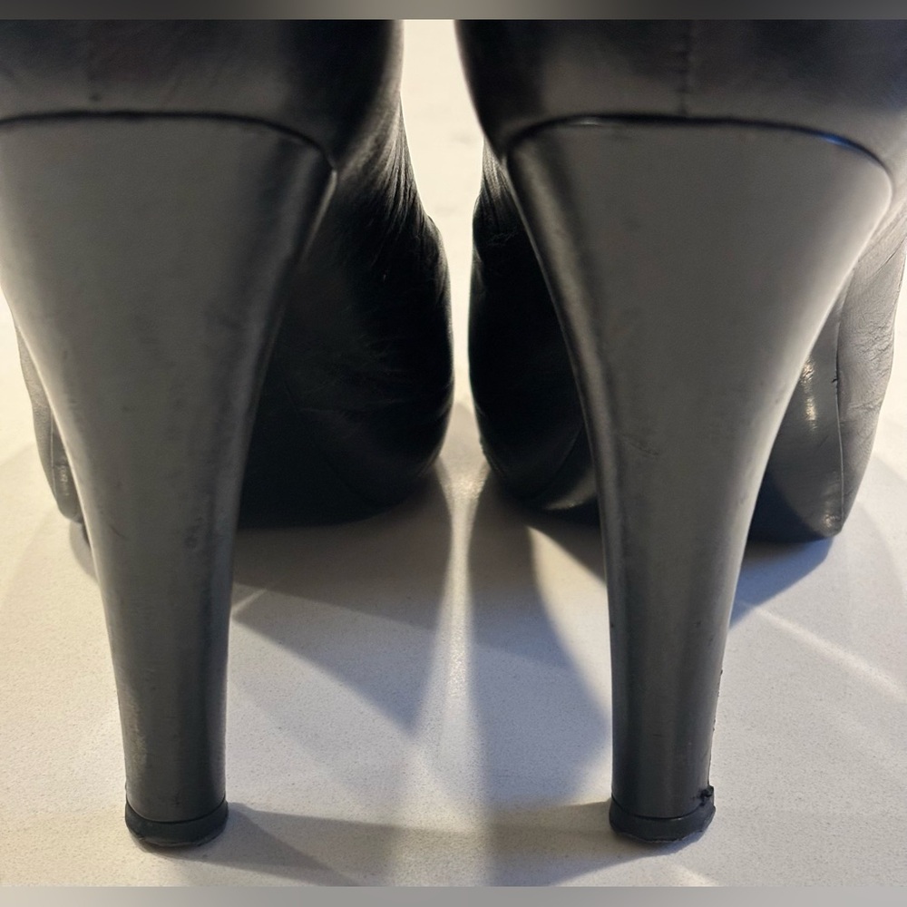 CHANEL G25723 Black Leather Peep-Toe Pumps - Interlocking CC Logo - Size 39 - Picture 8 of 15